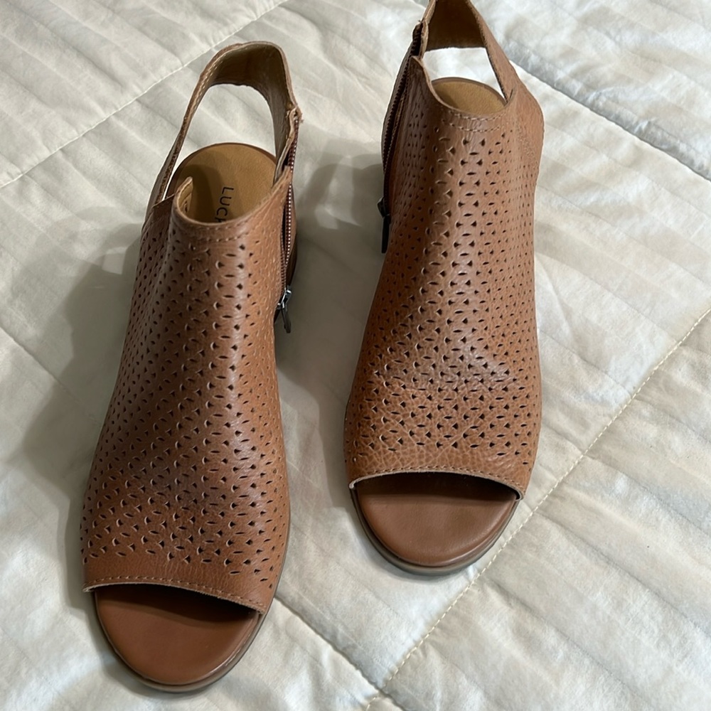 Lucky Brand Tan Wedge Sandals Size 8